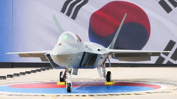 지난 3월 25일 경남 사천 한국항공우주산업(KAI)에서 KF-21 양산 1호기를 공개했다. 청와대통신사진기자단
