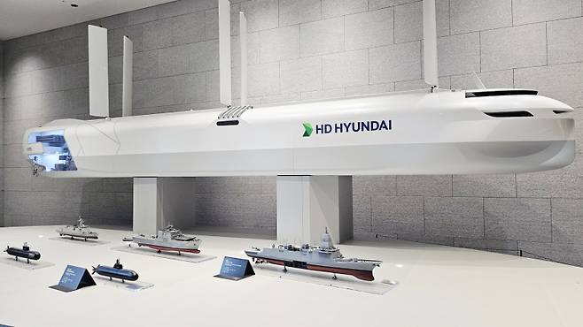 HD현대 판교 R&D 사옥 1층 로비에 위치한 목업 선박. 독자 제공