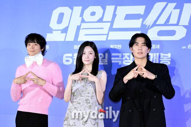 2026년 5월 7일 오전 서울 건대입구 롯데씨네마에서 진행된 영화 '와일드 씽' 제작발표회에서 출연진들이 포즈를 취하고 있다. (왼쪽부터 강동원, 박지현, 엄태구) / 곽경훈 기자