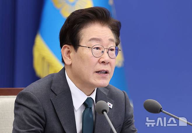 [서울=뉴시스] 최동준 기자 = 이재명 대통령이 7일 청와대에서 열린 수석보좌관회의에서 발언하고 있다. (청와대통신사진기자단) 2026.05.07. photocdj@newsis.com
