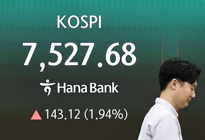 이날 코스피는 장중 7500을 돌파하며 또 최고치를 경신했다. 연합뉴스