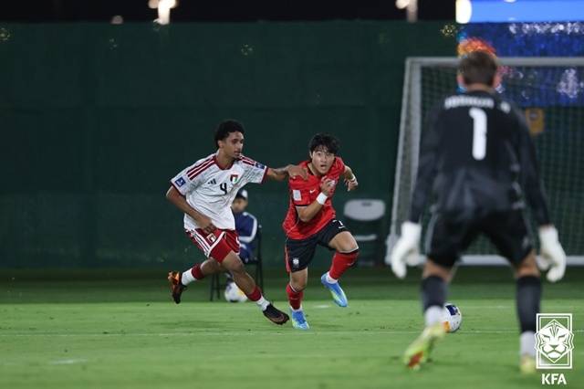 공격에 집중하는 한국 안주완(가운데). /사진=대한축구협회 제공