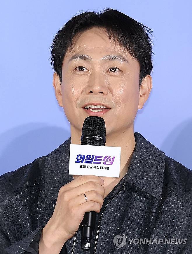 인사말하는 오정세 (서울=연합뉴스) 이재희 기자 = 배우 오정세가 7일 서울 광진구 롯데시네마 건대입구점에서 열린 영화 '와일드씽' 제작보고회에서 인사말을 하고 있다. 2026.5.7 scape@yna.co.kr
