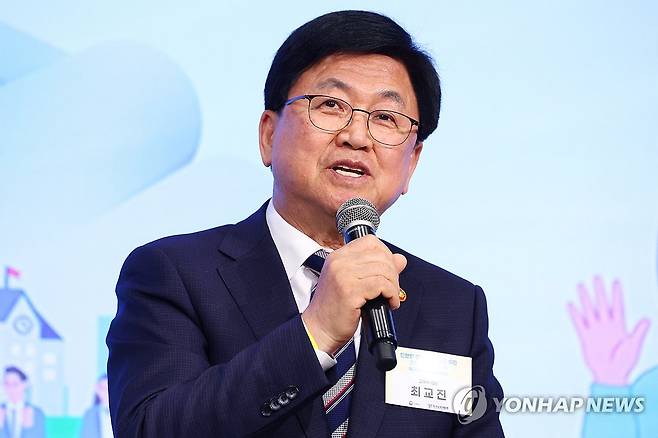 인사말 하는 최교진 교육장관 (서울=연합뉴스) 진연수 기자 = 최교진 교육부 장관이 7일 오후 서울 영등포구 TP타워에서 열린 '안전한 현장체험학습을 위한 교육공동체 간담회'에서 인사말을 하고 있다. 2026.5.7 jin90@yna.co.kr