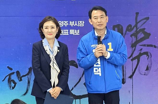 ▲ 국민의힘 소속으로 지난 선거에서 남양주시의원에 당선됐던 이경숙 시의원이 지난 7일 탈당과 함께 민주당 최현덕 후보 지지를 선언했다. 최현덕 후보는 이경숙 시의원을 선대위원장 겸 유세총괄본부장으로 임명했다. /사진제공=최현덕 후보