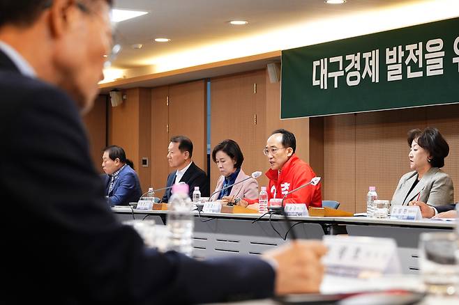 국민의힘 추경호 대구시장 예비후보가 대구상공회의소에서 진행된 정책간담회에서 발언하고 있다. /추경호 후보 캠프 제공