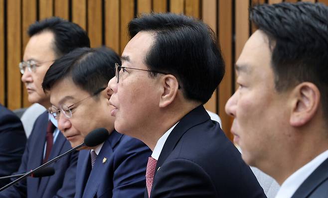 국민의힘 송언석 원내대표가 8일 국회에서 열린 원내대책회의에서 모두발언을 하고 있다. 연합뉴스