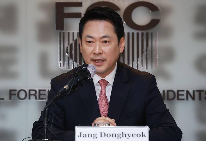장동혁 국민의힘 대표가 8일 오후 서울 중구 프레스센터에서 열린 서울외신기자클럽 초청 간담회에서 모두발언을 하고 있다. 뉴스1