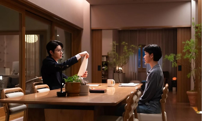 "Yumi's Cells" starring Kim Jae-won (left) and Kim Go-eun (Tving)
