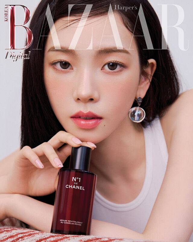 Group Espa Carina has shot a beauty pictorial for Harpers Bazaar Korea magazine. In the photoshoot, which was released on July 7, Carina shows off her clear skin that is full of vitality.In the YouTube interview that followed the photo shoot, she answered various questions from her fans. She gave practical advice on how to make friends in the new semester, how to stay positive, and how to say no wisely.Meanwhile, ESP will release their second full-length album LEMONADE on the 29th.