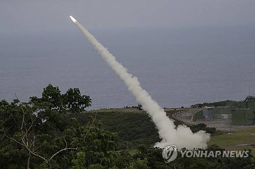 고속기동포병 로켓 시스템(HIMARS·하이마스) [AP 연합뉴스 자료사진]