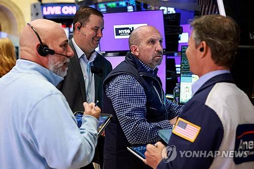 뉴욕증권거래소(NYSE) 트레이더들[연합뉴스 사진 제공]