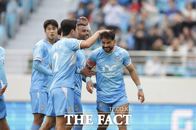 3년 만에 수원삼성과 격돌하는 대구FC 선수들./K리그