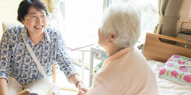 ▲많은 사람들이 자신의 병을 알게되었을 때 가장 많이 하는 말은 “집에 가고 싶다”다. 집에서 자연스럽게 삶을 마무리하는 이별은 몇 만 명 중의 한 명이 누리는 축복이다.
