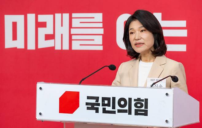 이진숙 전 방송통신위원장이 1일 서울 여의도 국민의힘 중앙당사에서 6·3 재보선 대구 달성군 선거구 공천 면접을 마친 뒤 취재진 질문에 답하고 있다. 연합뉴스
