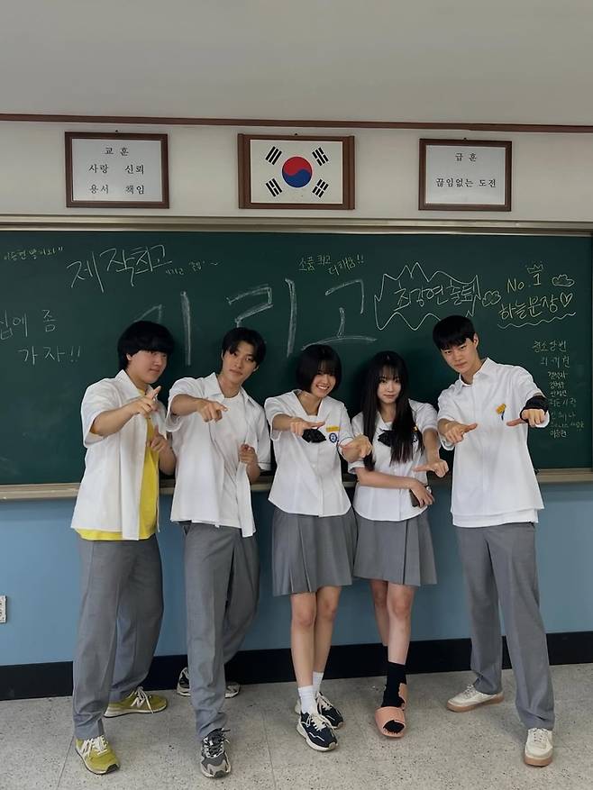 넷플릭스 시리즈 ‘기리고’ 주연 배우들/사진=배우 전소영 SNS