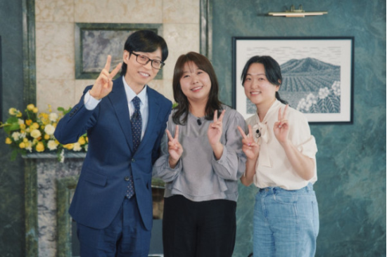 지난 5월 6일 방송된 tvN ‘유퀴즈 온 더 블록’에 출연한 김민경 민음사 해외문학팀 편집자(가운데), 조아란 민음사 마케팅부 부장(오른쪽). (tvN 제공)