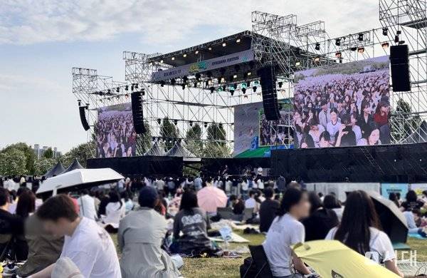 다이닝브랜즈그룹이 9일 난지한강공원에서 전 세대를 아우르는 복합 문화 축제 '별 하나 페스티벌'을 개최했다. 수익금 전액 기부와 영케어러 초청을 통해 기업의 상생 철학을 공유했다. /사진=김다솜 기자