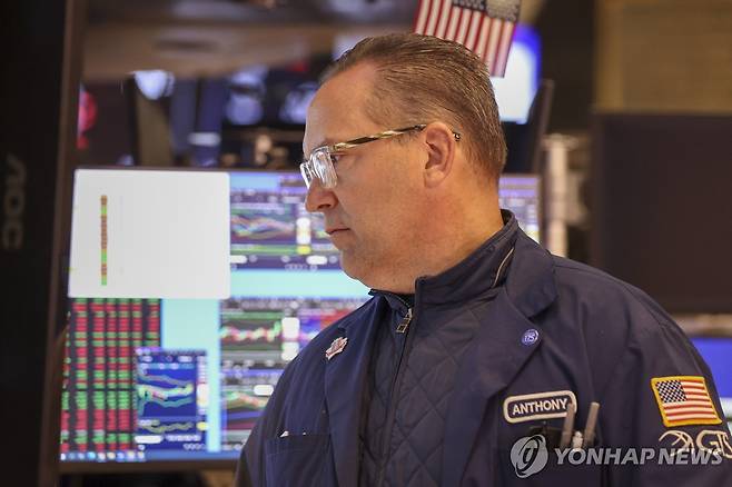 8일(현지시간) 뉴욕증권거래소(NYSE) 트레이더 [EPA=연합뉴스]