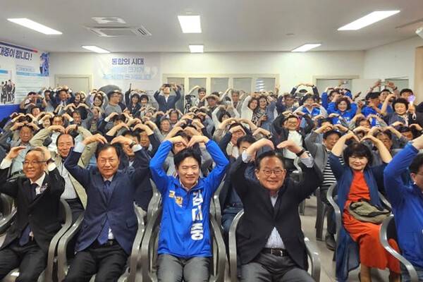 김대중 예비후보가 유권자들과 소통하며 현장 민심을 청취했다. 김대중 예비후보 측 제공