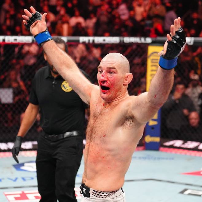 승리를 기뻐하는 션 스트릭랜드. 사진=UFC