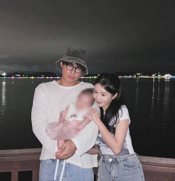 가수 겸 뮤지컬 배우 이지훈(왼쪽)이 아내 아야네의 '무염 논란'에 대해 "유난 떨어 죄송하다"고 사과했다. /소셜 미디어 캡처