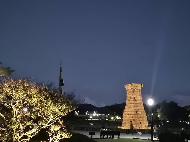 경북도가 포스트 아시아태평양경제협력체(APEC) 정상회의 전략에 집중하고 있다. 지난해 APEC 기간 축제장이 된 첨성대 일대. 뉴스1