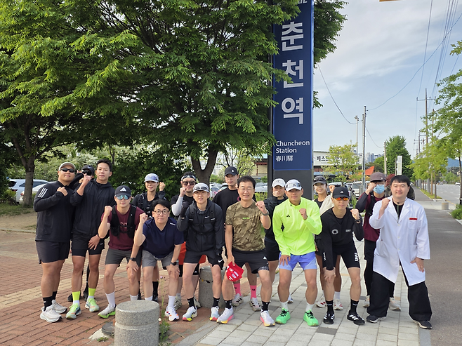 ▲ 정광열 국민의힘 춘천시장 예비후보는 10일 오전 춘천역에서 강촌역까지 14㎞ 거리를 직접 달리며 지역 청년들의 의견을 듣는 시간을 가졌다. 정광열 후보 캠프 제공