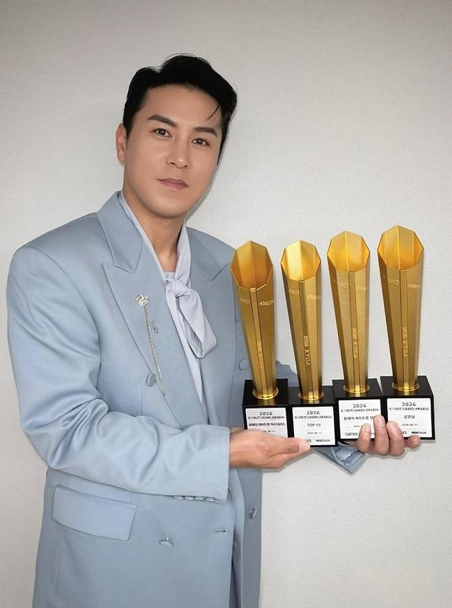장민호의 4관왕이 더 벅찼던 이유, 우리는 또 한 번 ‘사람 장민호’를 봤다. / 사진=호엔터테인먼트