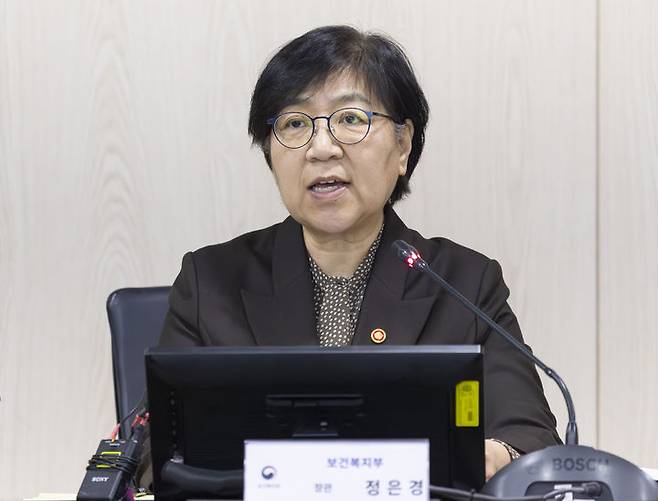 [세종=뉴시스] 정은경 보건복지부 장관이 지난 4월 22일 강원 원주의 원주세브란스기독병원을 찾아 강원 응급환자 이송체계 간담회를 열고 있는 모습 (사진=보건복지부 제공) 2026.04.22. photo@newsis.com *재판매 및 DB 금지