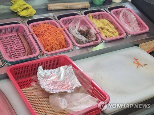한 김밥집 조리대 [연합뉴스 자료사진]