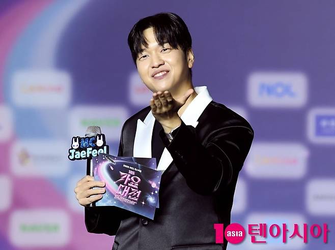 유재필이 예상치 못한 돌발 상황 속 매너와 센스를 발휘하며 또 한 번 존재감을 입증했다./사진=텐아시아DB