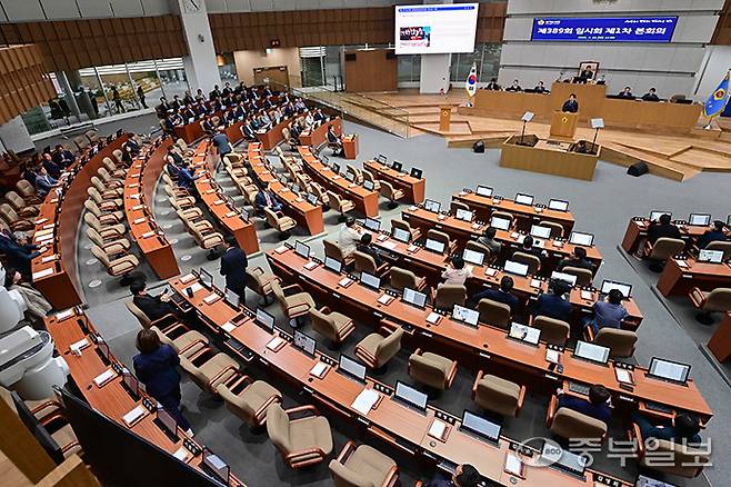 지난달 21일 오전 수원시 영통구 경기도의회 본회의장에서 열린 제389회 임시회 제1차 본회의가 진행되고 있다. 임채운기자
