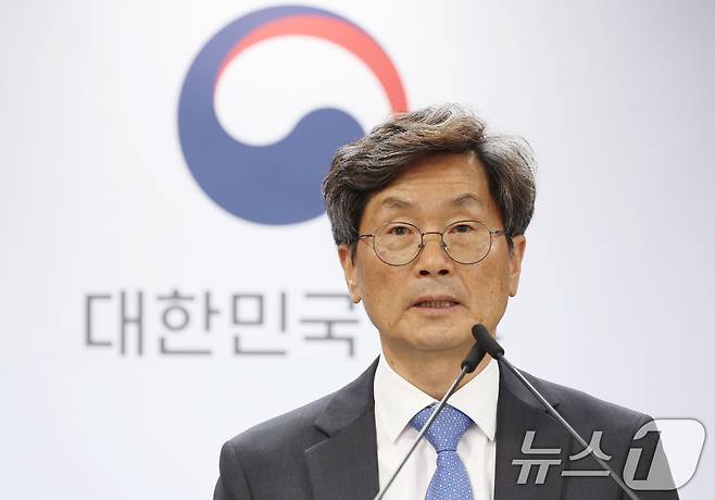 정일연 국민권익위원회 위원장이 8일 서울 종로구 세종대로 정부서울청사에서 권익위 정상화 추진 TF 운영결과 발표를 하고 있다. 2026.5.8 ⓒ 뉴스1 김명섭 기자