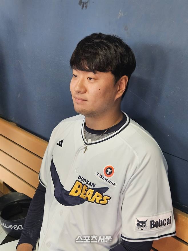 두산 이영하가 10일 서울 잠실구장에서 열린 2026 KBO리그 정규시즌 SSG전 승리 후 취재진 인터뷰에 응하고 있다. 잠실 | 강윤식 기자 skywalker@sportsseoul.com