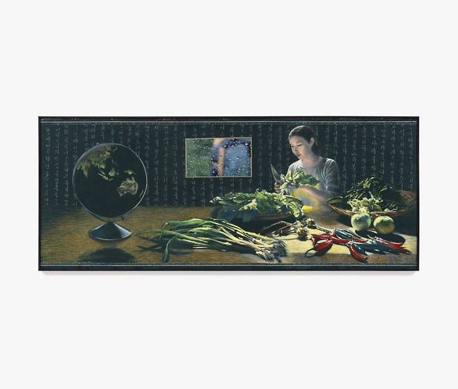 김명희, 김치 담그는 날 2025, 2025, 칠판에 오일 파스텔, LCD 모니터, 119 × 297.5 cm. 갤러리현대