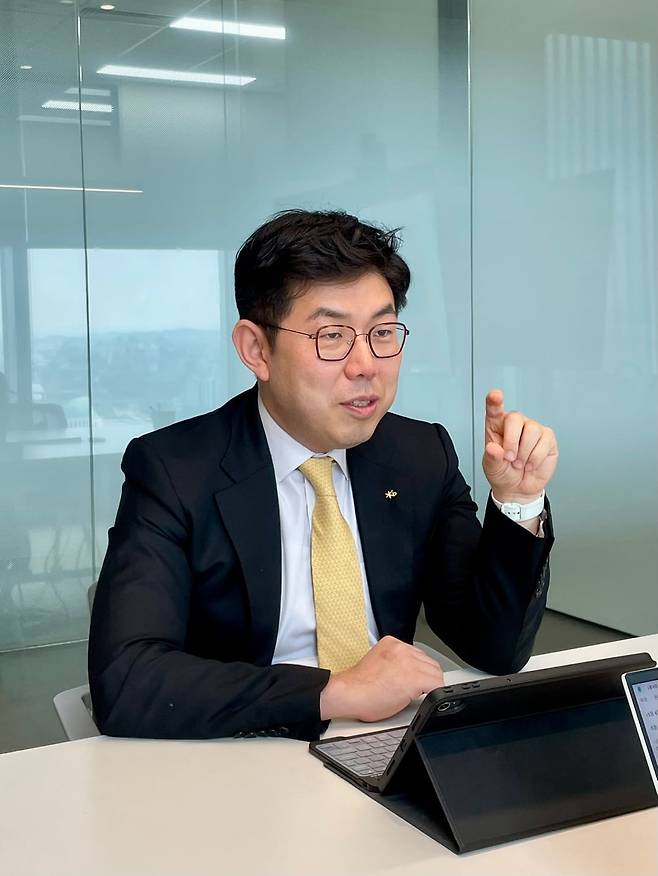 지난 6일 오후 3시 서울 영등포구 여의도동 Three IFC 32층에서 정상우 KB자산운용 ETF운용본부장이 국내 ETF 시장에 대해 설명하고 있다. /박지윤기자