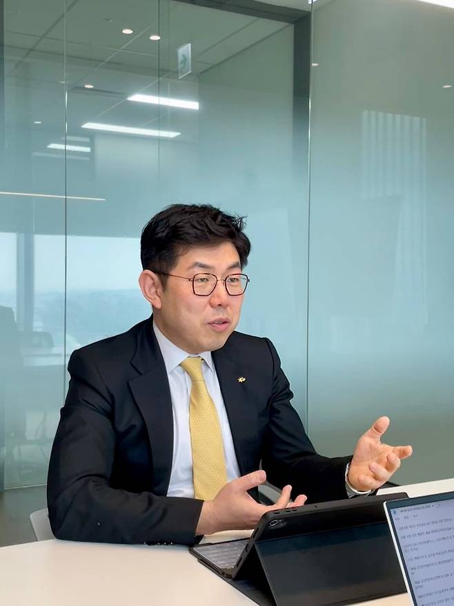 지난 6일 오후 3시 서울 영등포구 여의도동 Three IFC 32층에서 정상우 KB자산운용 ETF운용본부장이 국내 ETF 시장에 대해 설명하고 있다. /박지윤기자