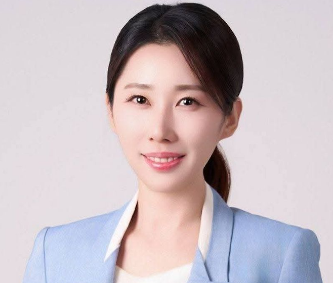 박민영 성남시의원 더불어민주당 비례대표 후보./사진=박민영 후보 페이스북 캡처, 연합뉴스