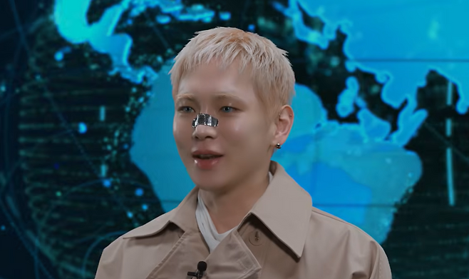 그룹 샤이니의 6월 컴백 소식이 전해지면서 불법 의료 행위로 활동을 중단한 멤버 키에게 시선이 쏠리고 있다. 유튜브 채널 '샤이니' 영상 캡처