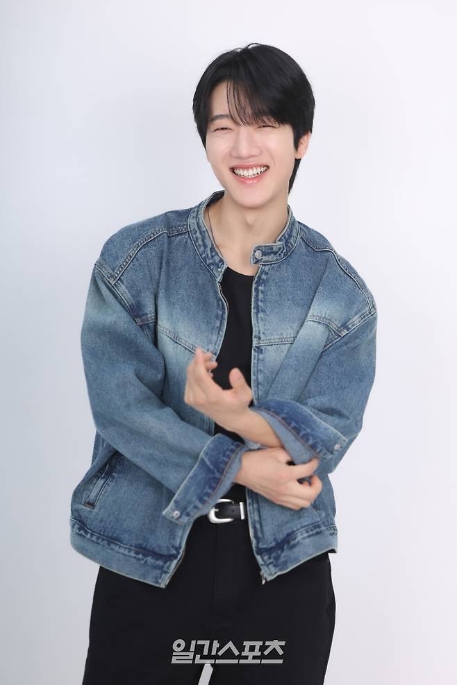 배우 이효제가 11일 오전 서울 중구 순화동 KG타워에서 진행된 일간스포츠와의 인터뷰에 앞서 사진 촬영을 하고 있다. 서병수 기자 qudtn@edaily.co.kr /2026.05.11/