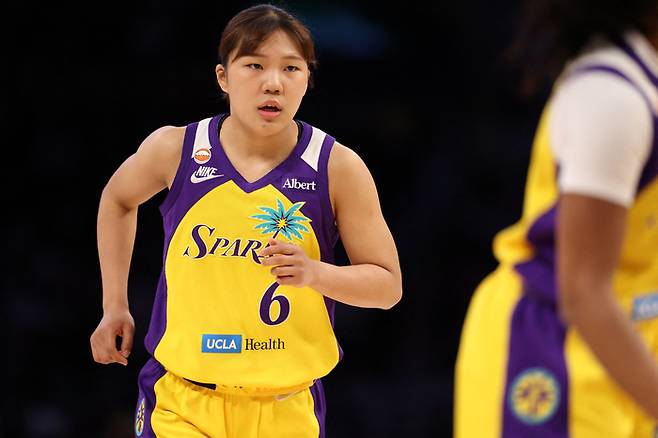 LA 스파크스의 박지현이 미국여자프로농구(WNBA) 데뷔전을 치렀다. 로이터 연합뉴스