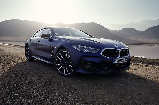 BMW코리아가 실내 사양과 주행 성능을 강화한 고성능 럭셔리 쿠페 ‘BMW M850i xDrive 그란 쿠페 M 퍼포먼스’를 국내 출시했다. [BMW코리아 제공]