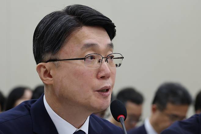 류제명 과학기술정보통신부 2차관이 28일 국회에서 열린 과학기술정보방송통신위원회 전체회의에서 의원 질의에 답하고 있다. <연합뉴스>