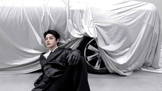 Group Zerobaseone has unveiled the final concept photos for their sixth mini-album, Ascend-, showcasing a more mature visual style. Making a fresh start as a five-member group, the members exuded a chic and urban charm through their all-black suit styling.In the released images, Sung Han-bin, Kim Ji-woong, Seok Matthew, Kim Tae-rae, and Park Geon-wook completed a look of restrained charisma with refined poses and intense gazes in a monochrome setting. The members captivated the attention of global fans by boasting suit fits that reflected their individual personalities and flawless visual chemistry.This new album consists of three concept versions—Cover Story, Scenario, and A-Senses—capturing Zerobaseones unique minimalism and distinct identity. Proving their limitless ability to execute concepts within a sophisticated mood, they have piqued curiosity about the new release. The title track TOP 5 encapsulates the teams growth and foreshadows an expanded musical spectrum. All eyes are on Zerobaseone as they open the door to a new journey and prepare for a higher leap forward.Zerobaseones 6th mini album, Ascend-, is scheduled to be released on various online music sites on the upcoming 18th at 6 p.m.