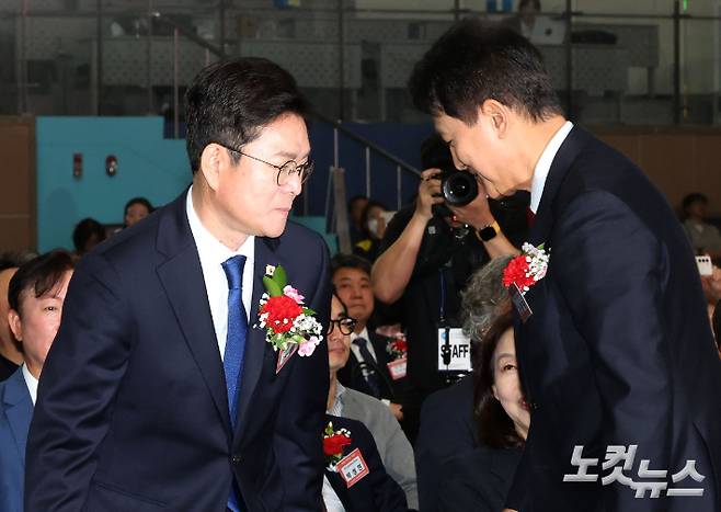 황진환 기자