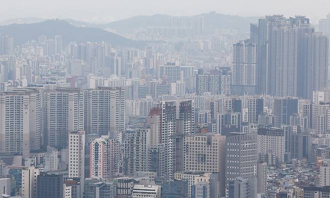 7일&nbsp;서울 남산에서 바라본 서울 시내 아파트 단지의 모습. 뉴스1
