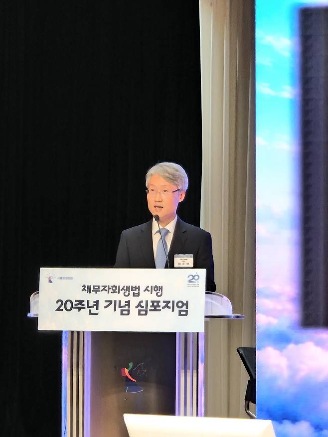 정준영 서울회생법원장이 11일 서울 서초구 서울법원종합청사에서 열린 채무자회생법 시행 20주년 기념 심포지엄에서 도산 제도의 발전 방향을 제시하고 있다. 김성태 기자