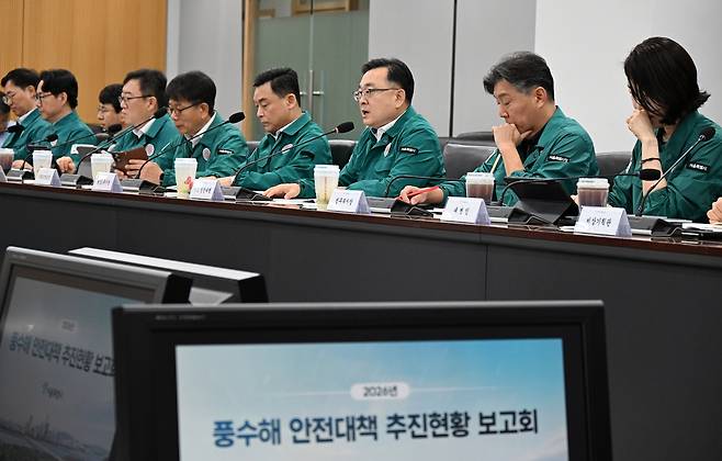 풍수해 예방·대응 당부하는 서울시장 권한대행 김성보 서울시장 권한대행이 11일 서울시청에서 열린 2026년 풍수해대책 추진현황 보고회에서 재난 예방과 대응에 총력을 다할 것을 당부하고 있다. [서울시 제공. 재판매 및 DB 금지]