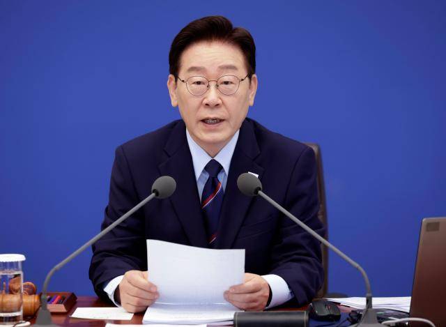 이재명 대통령이 12일 청와대에서 열린 국무회의 겸 비상경제점검회의에서 발언하고 있다. [사진=연합뉴스]